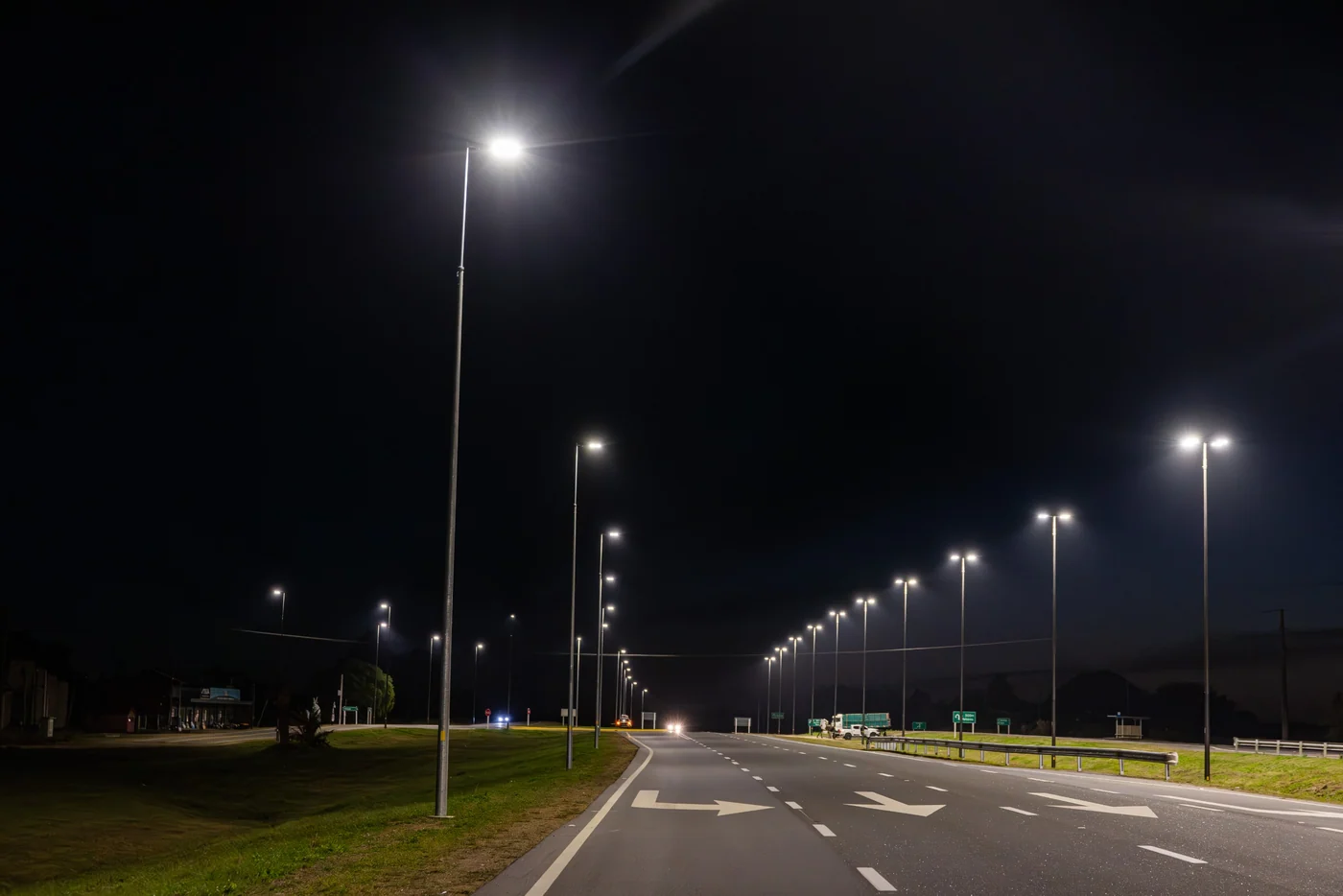 Mejoran la iluminación vial en Canelones y Cerro Largo con instalación de 201 luminarias